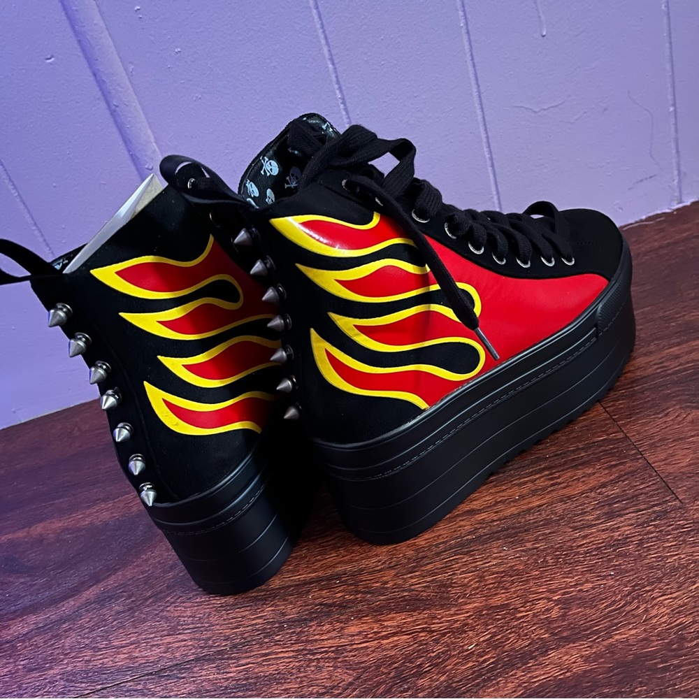 Lamoda dolls kill flame platforms